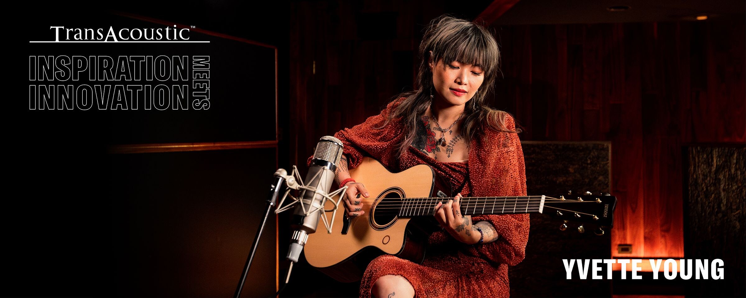 TAS3 Cアコースティックギターを弾くイヴェット・ヤング