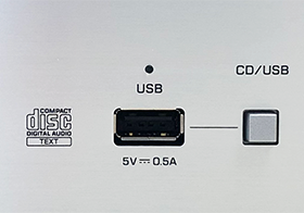 WAV/FLACフォーマット（96kHz/24bit）の再生に対応した前面USB入力