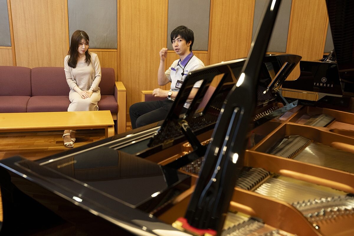 譜面台越しの南さんと篠原さん