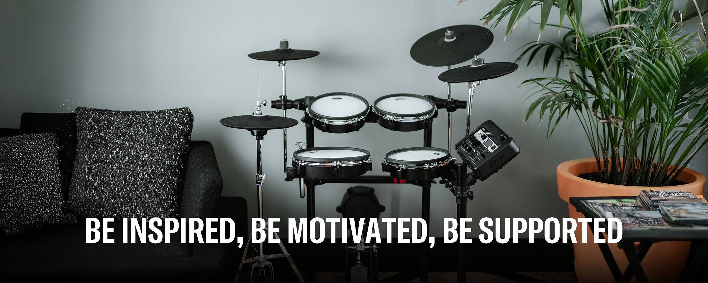 リビングにDTX6K5-MUPSを設置したシーン画像