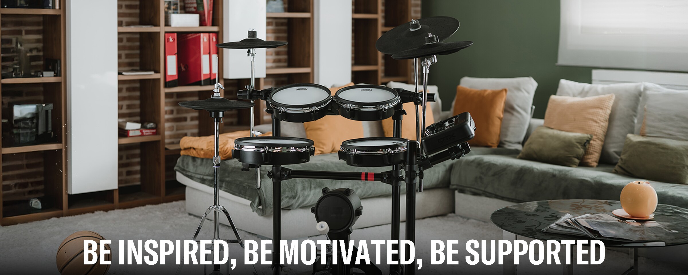 リビングにDTX6K5-MUPSを設置したシーン画像