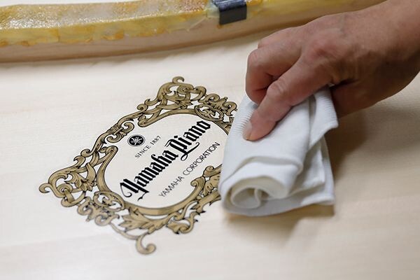 最先端の生産技術と職人技が生み出すもの