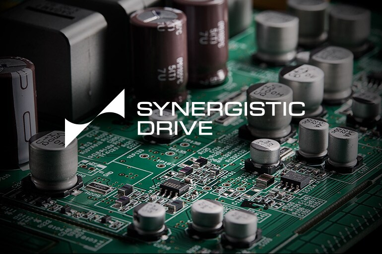 NX-70Aの内部アンプ回路とSynergistic Driveのロゴを組み合わせた画像
