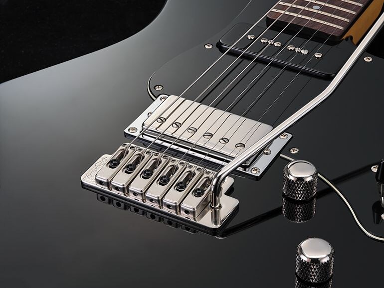 PACIFICA611V BTR LTD ブリッジにはWilkinson社製VS-50を採用