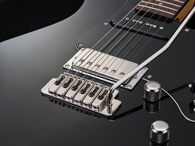 PACIFICA611V BTR LTD ブリッジにはWilkinson社製VS-50を採用