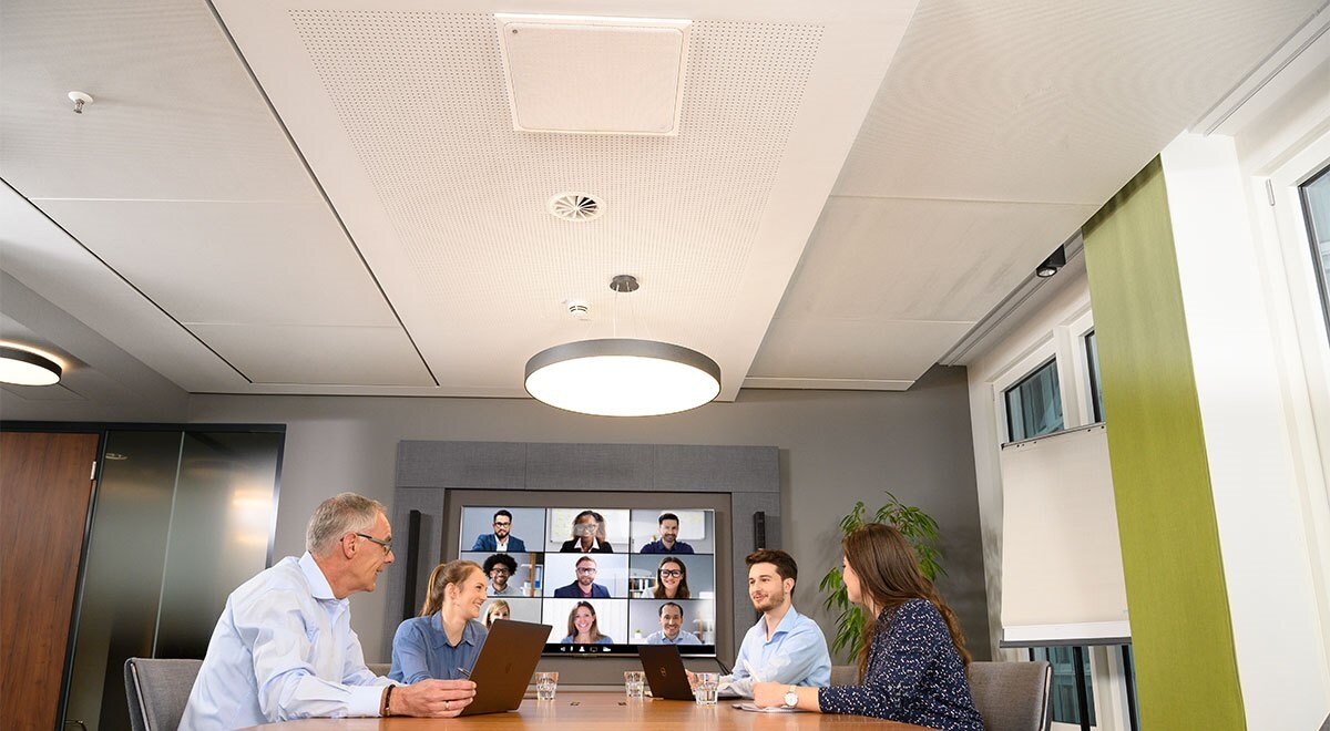 遠隔会議システム『ADECIA』と「Q-SYS」の連携使用イメージ