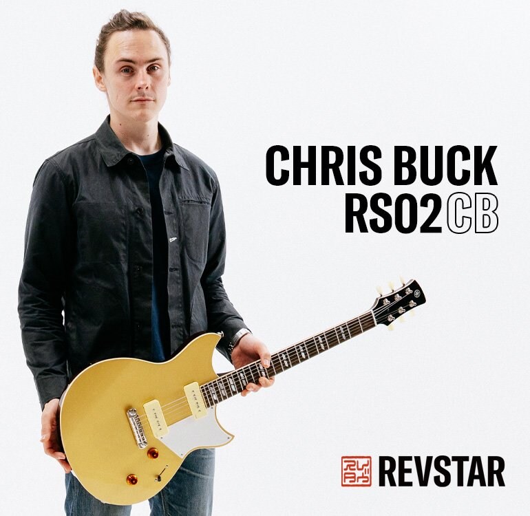 Signature Revstar RS02CBを手にするクリス・バック