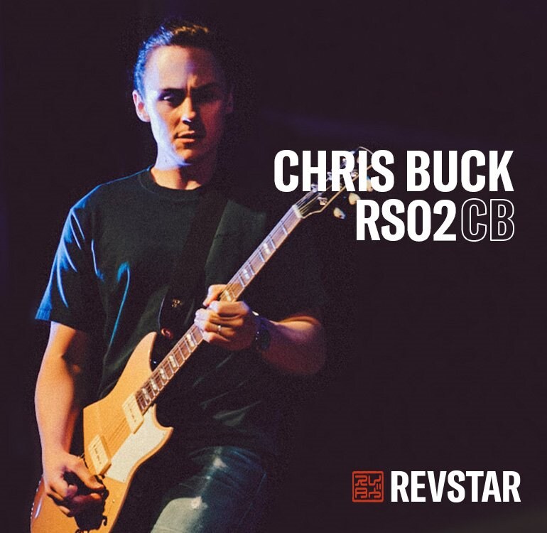Signature Revstar RS02CBを演奏するクリス・バック