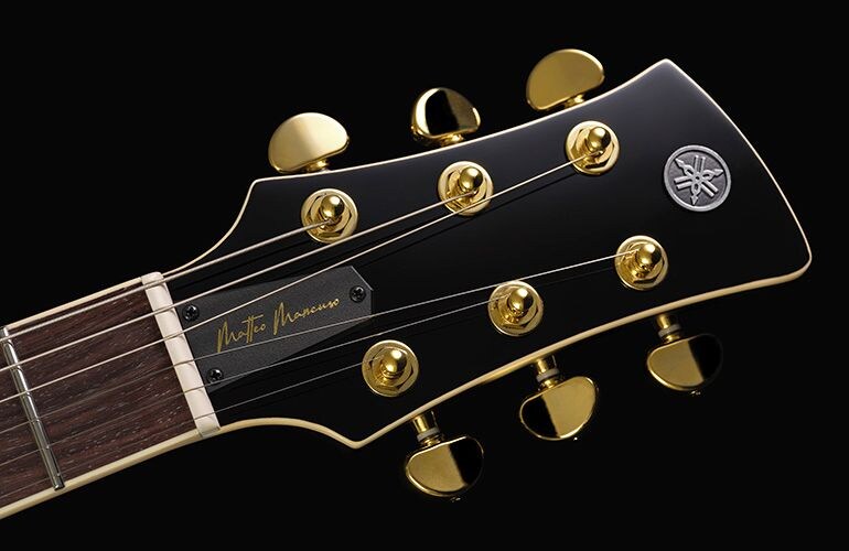 Matteo Mancusoのシグネチャー入りRS20MMヘッドストック表側