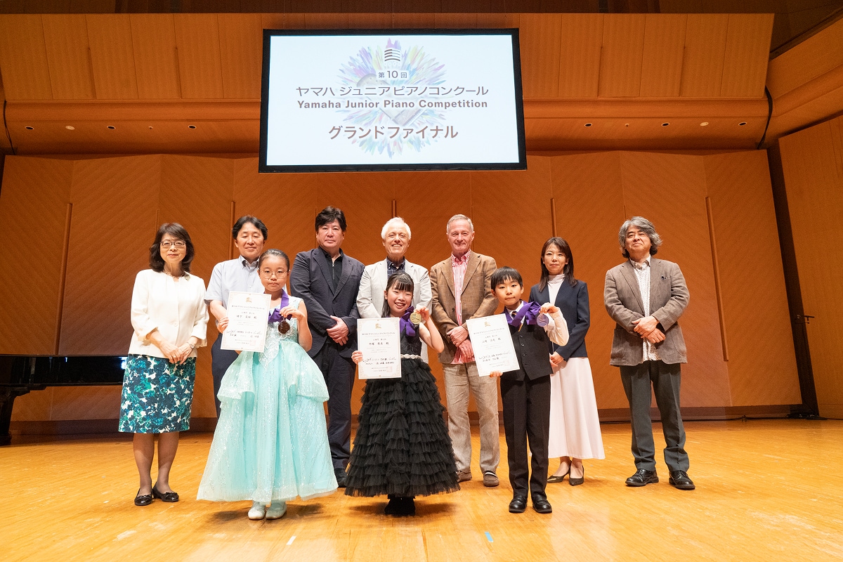 （左から）緒方 菜桜さん、牛塚 琴美さん、江崎 治史さん