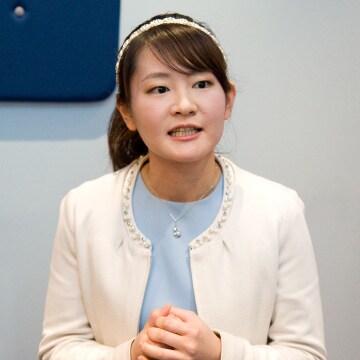真剣に話をする加藤詩乃さんの写真