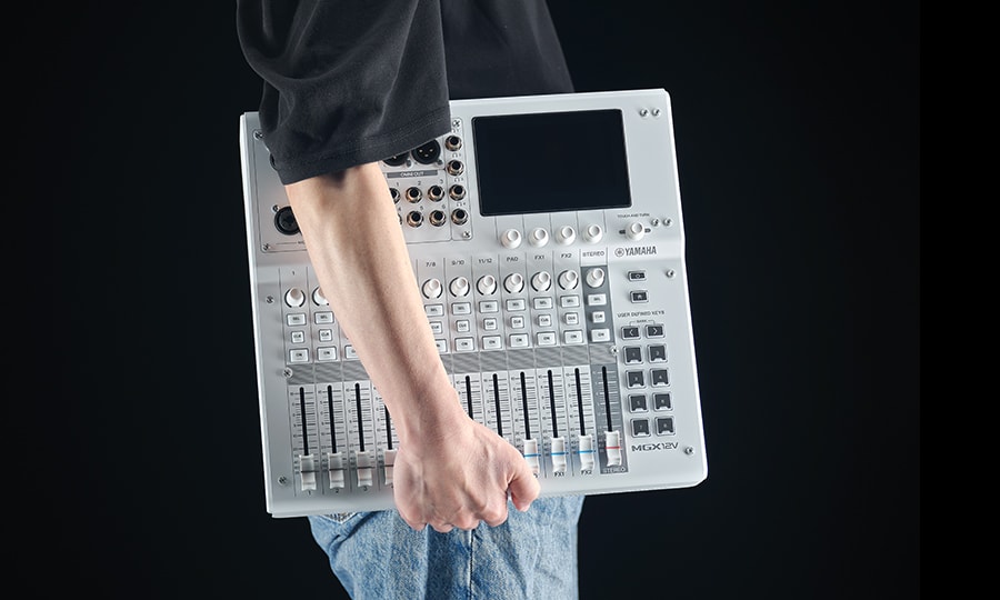 Yamaha MGX12: 軽量コンパクト、どこでも