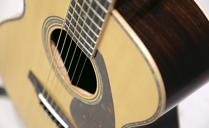 ヤマハアコースティックギターのフラッグシップモデル「Lシリーズ」の魅力を探る
