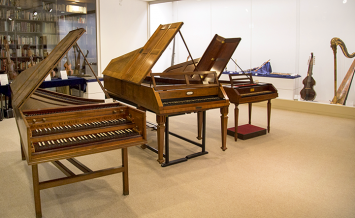 上野学園大学 楽器展示室
