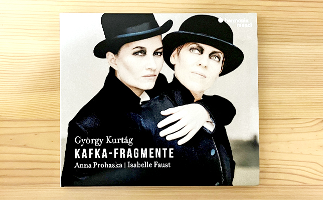 イザベル・ファウスト（バイオリン）とアンナ・プロハスカ（ソプラノ）による「クルターグ：カフカ断章」（2020年録音、キングインターナショナル）