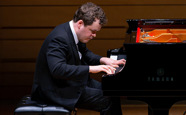 ベンジャミン・グローヴナー　公演中の写真