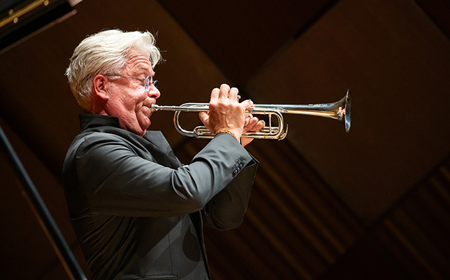 ホーカン・ハーデンベルガー 演奏中の写真