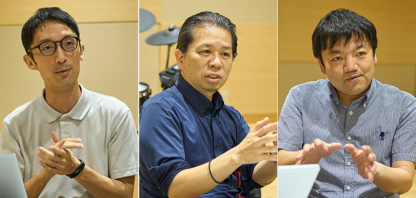 インタビュー中の写真：マーケティング担当の楠講平さん、企画担当の竹久英昭さん、開発担当の原田敬三さん