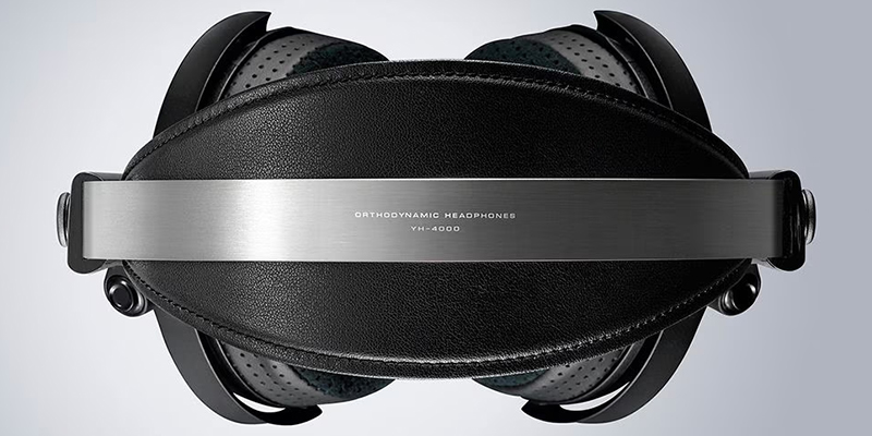 ヘッドホンのアームを上から見た写真