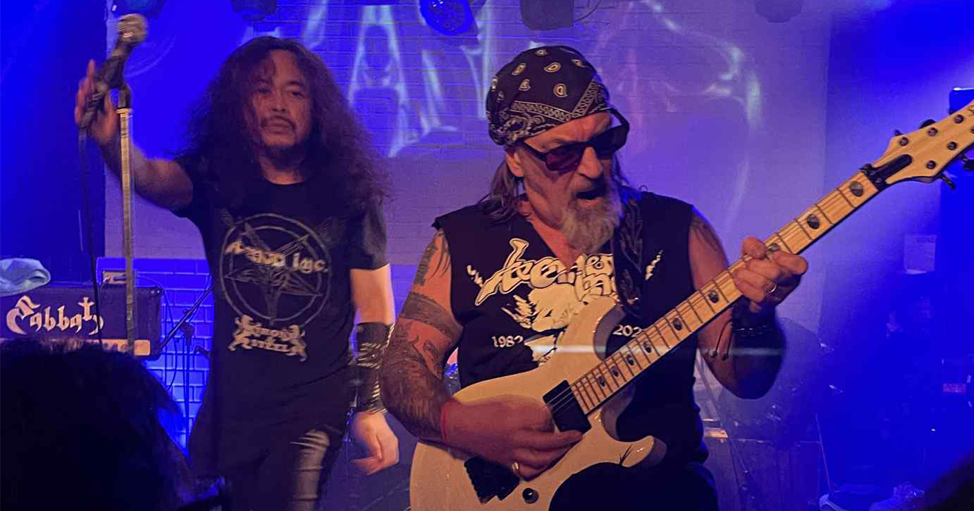 広がっていくヴェノムのエクストリーム・メタルの世界。2025年11月にMantas Venom Japanライヴ、アバドン自伝刊行