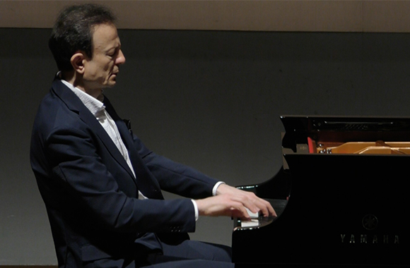 イリヤ・イーティン ピアノ・リサイタル 伝統的なロシア・ピアニズムの